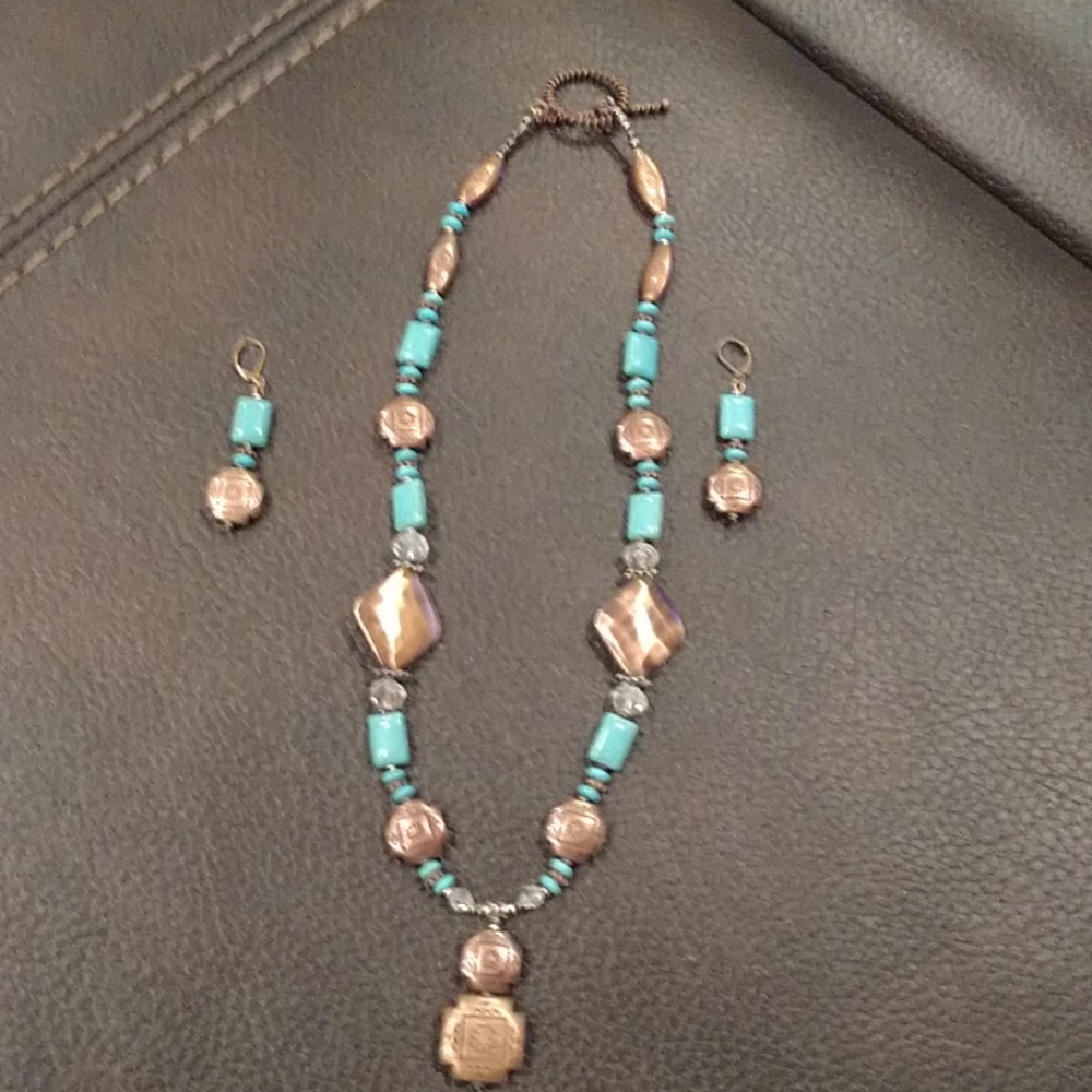 Women's necklace and earrings set